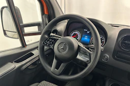 oranssi Mercedes-Benz Sprinter 2023 kuva 10.