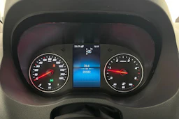 oranssi Mercedes-Benz Sprinter 2023 kuva 12.