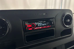 oranssi Mercedes-Benz Sprinter 2023 kuva 14.