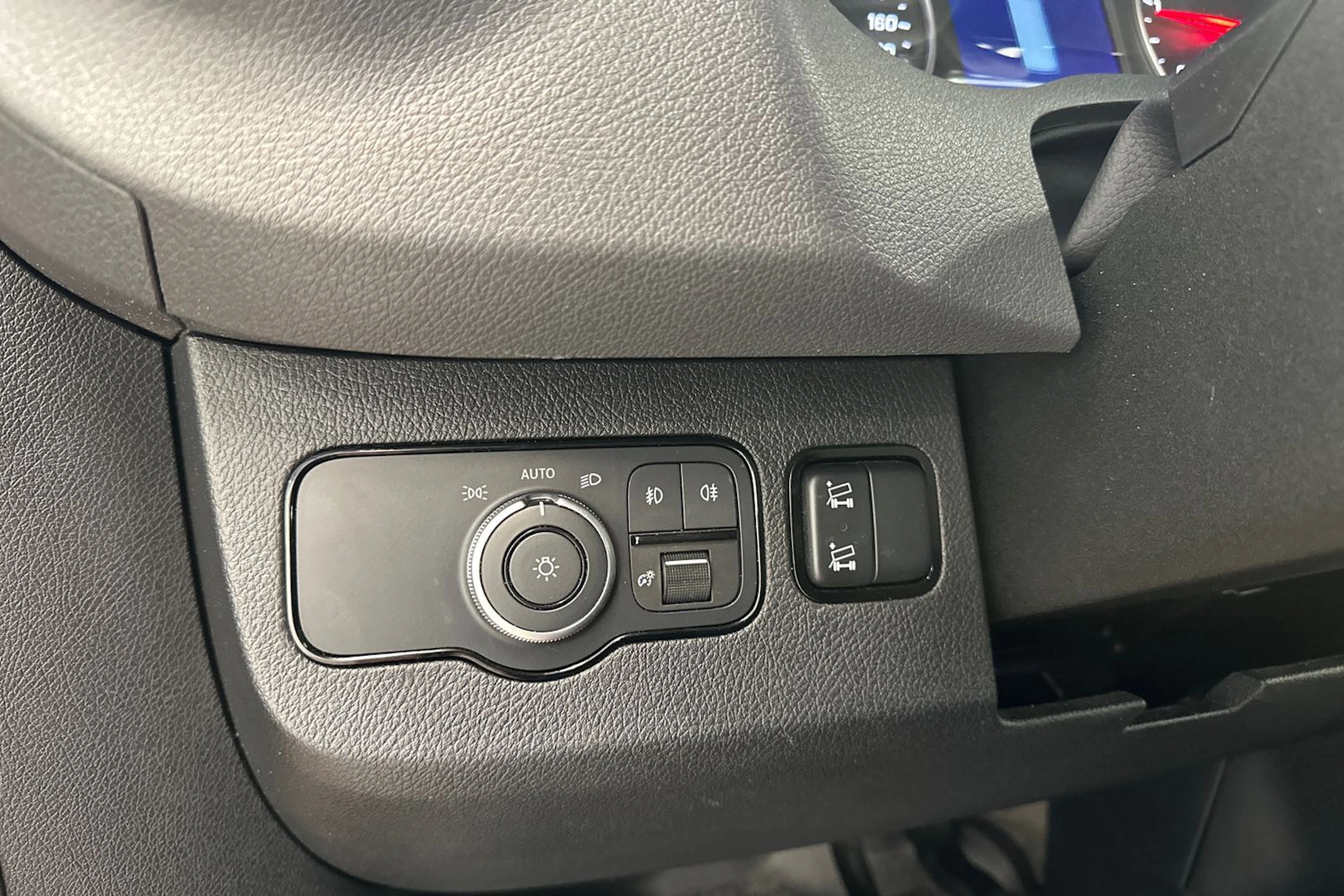 oranssi Mercedes-Benz Sprinter 2023 kuva 18.