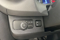 oranssi Mercedes-Benz Sprinter 2023 kuva 18.