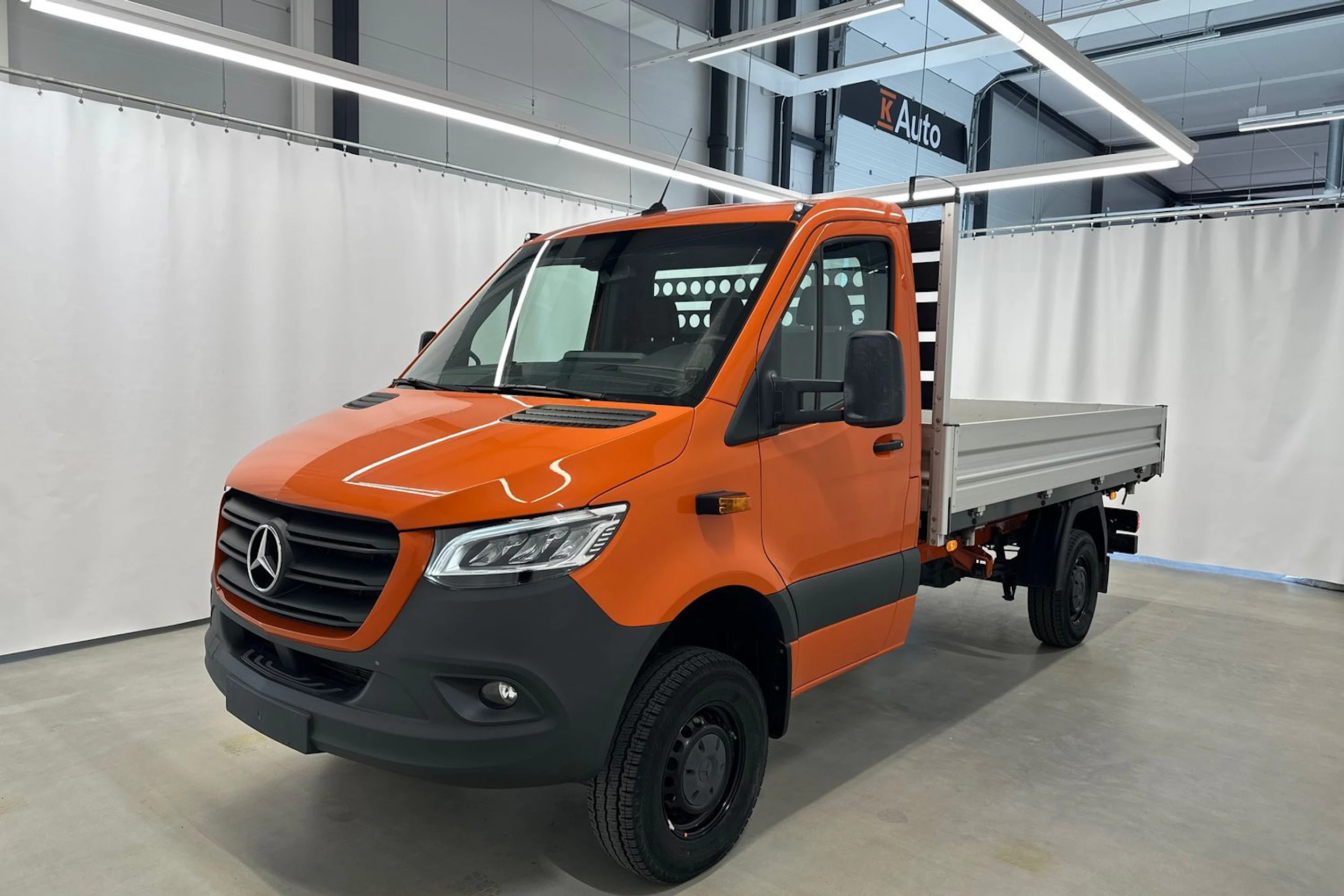 oranssi Mercedes-Benz Sprinter 2023 kuva 22.