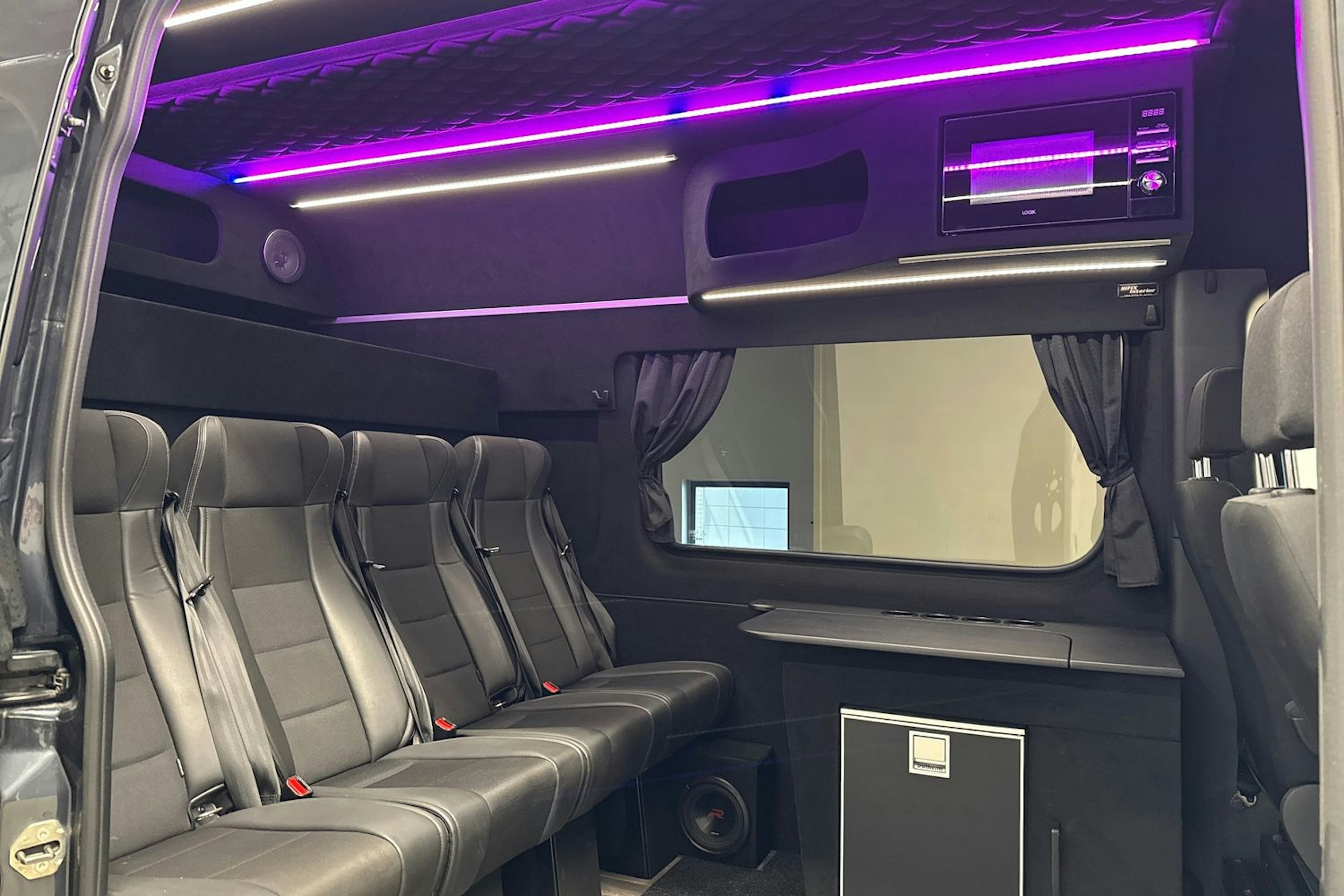 harmaa Mercedes-Benz Sprinter 2023 kuva 13.