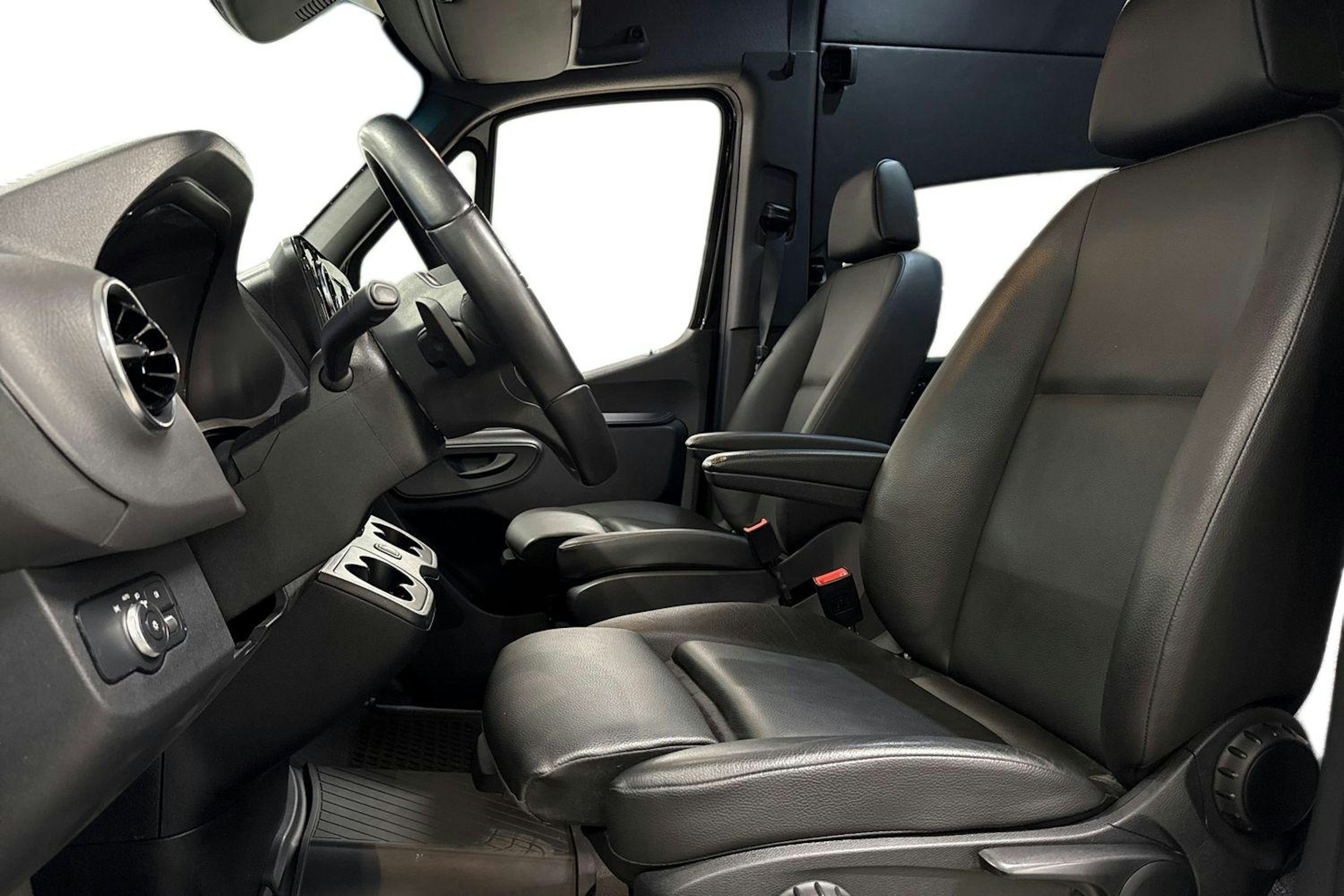 met. musta Mercedes-Benz Sprinter 2023 kuva 7.