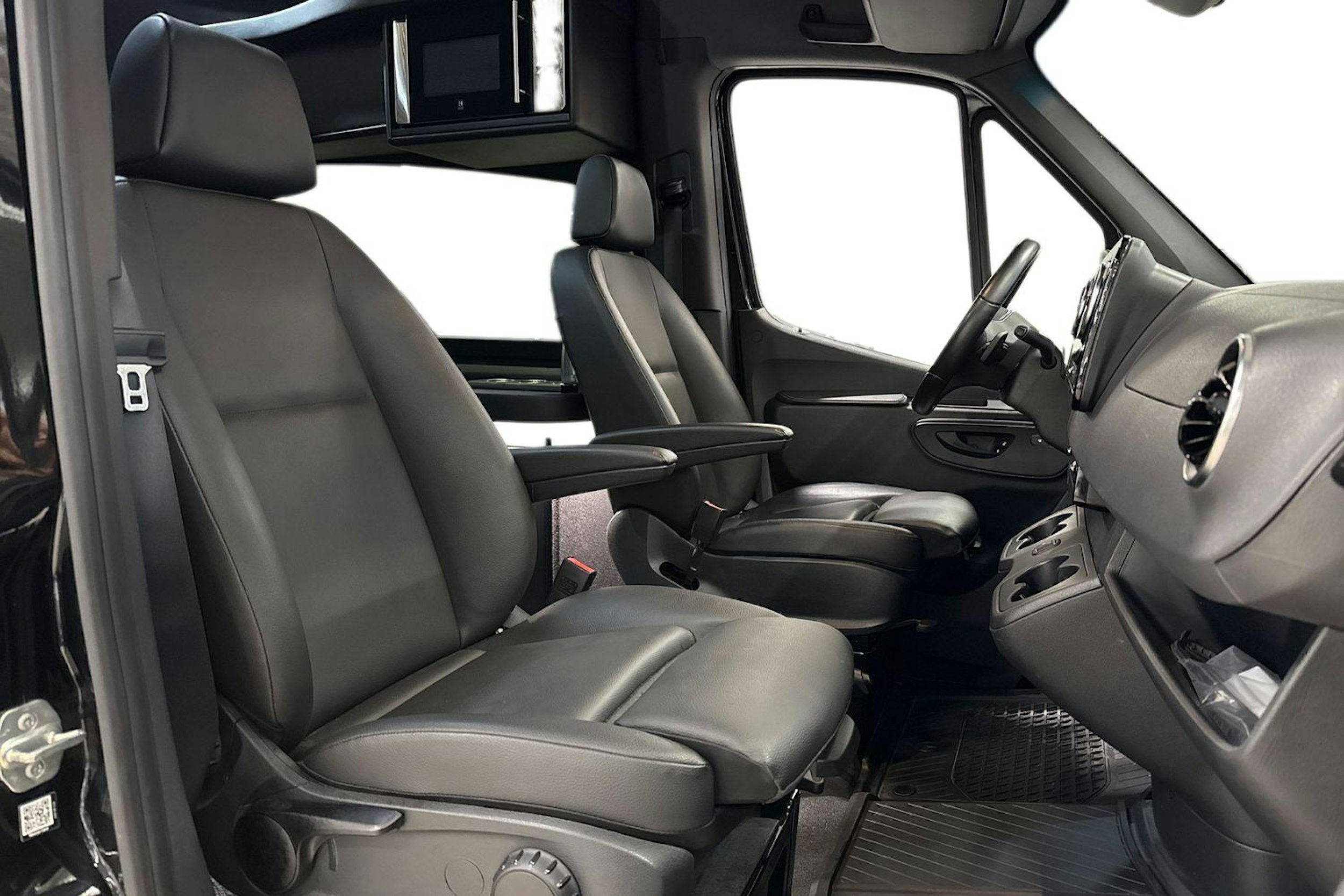 met. musta Mercedes-Benz Sprinter 2023 kuva 10.