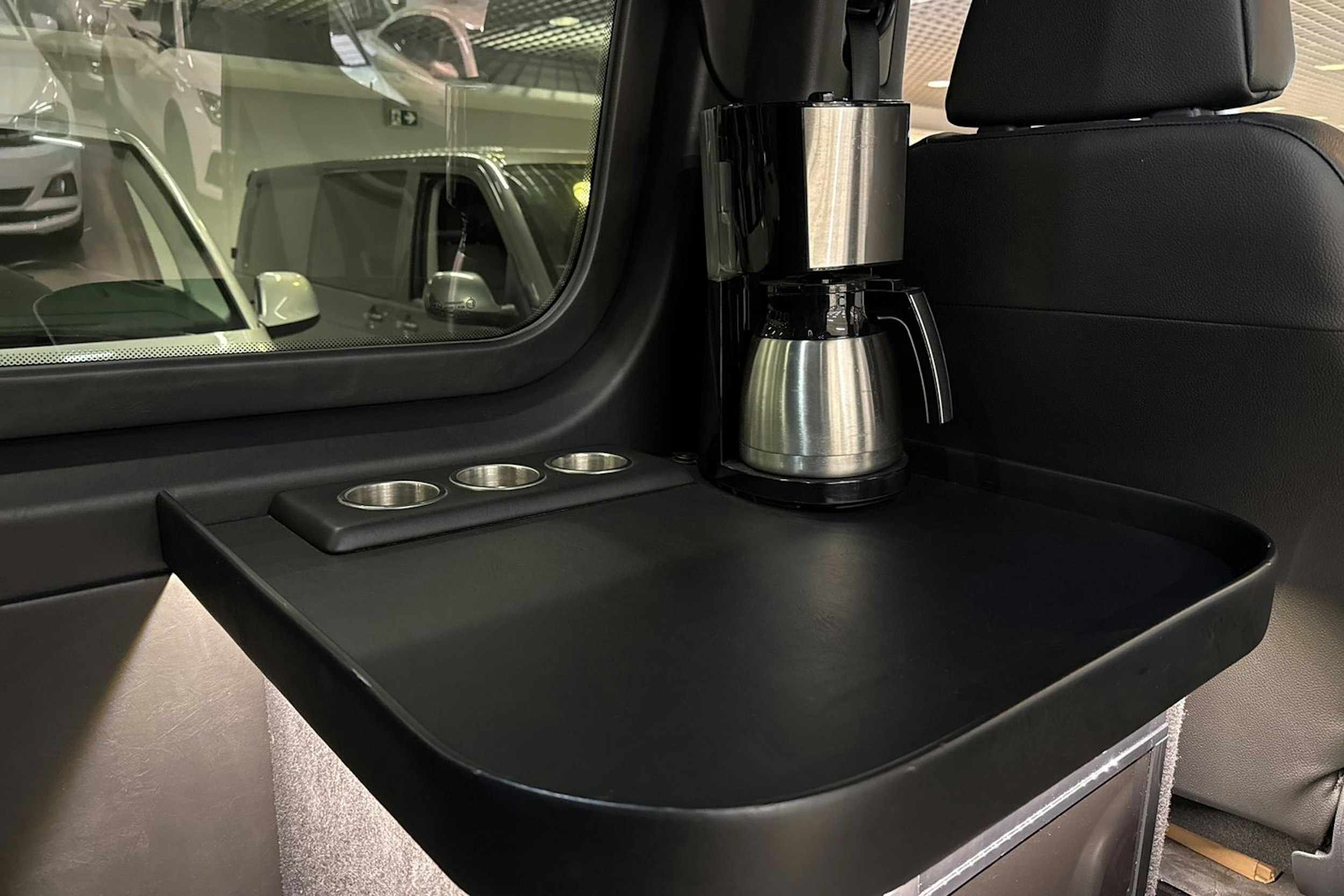 met. musta Mercedes-Benz Sprinter 2023 kuva 17.