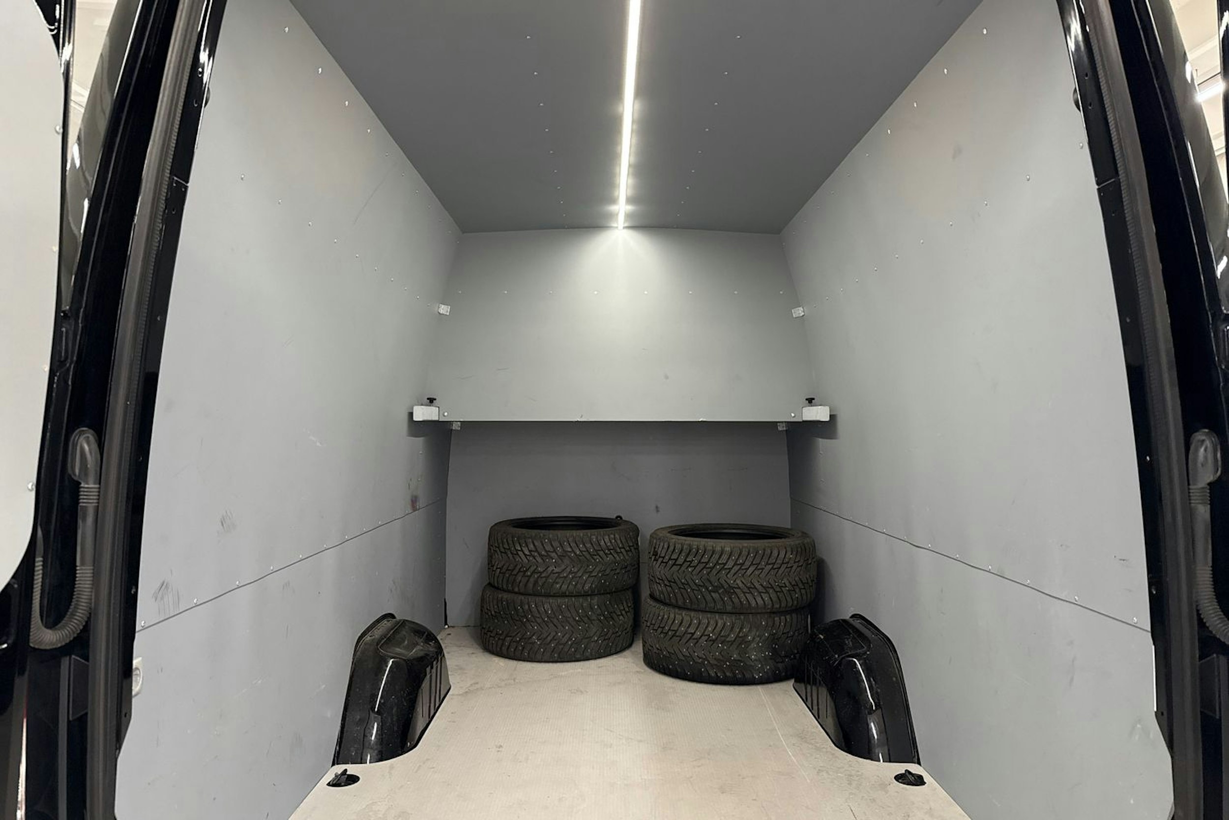 met. musta Mercedes-Benz Sprinter 2023 kuva 19.