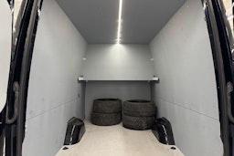 met. musta Mercedes-Benz Sprinter 2023 kuva 19.