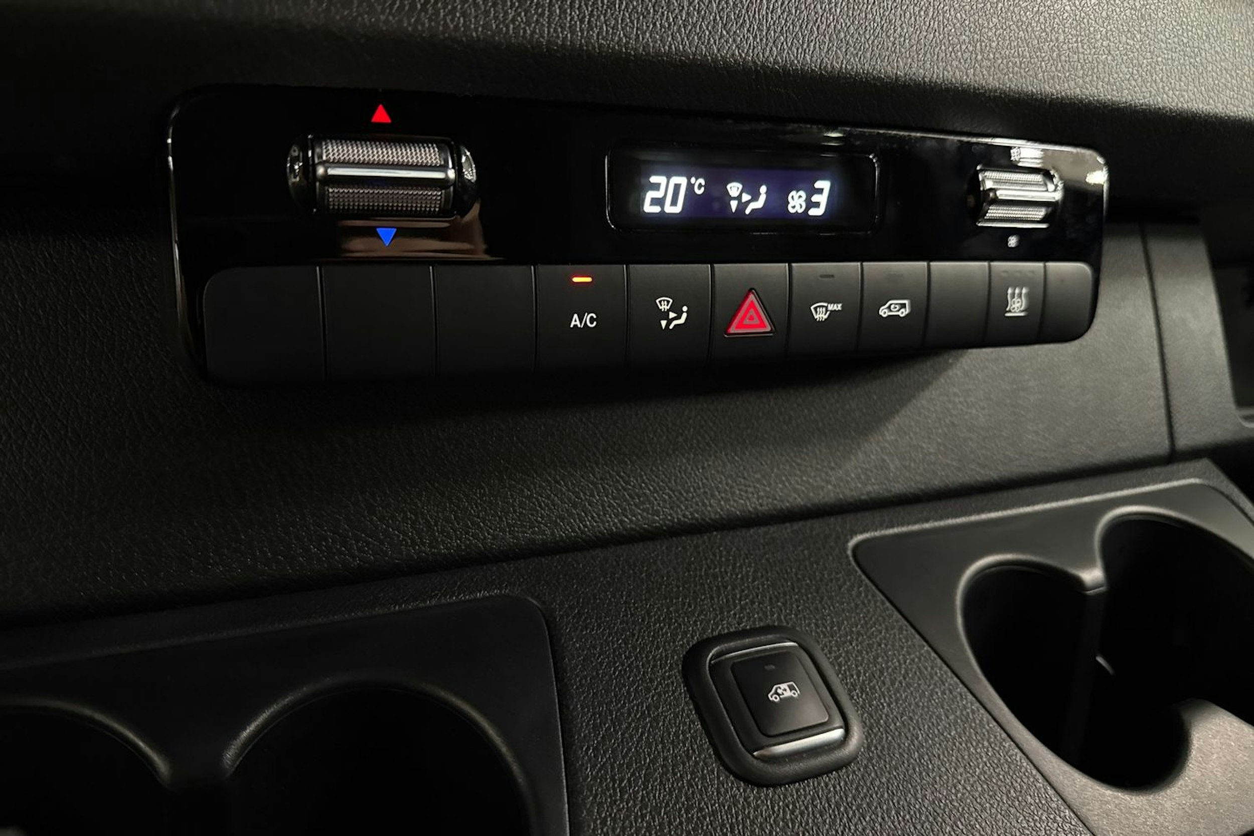 met. musta Mercedes-Benz Sprinter 2023 kuva 24.