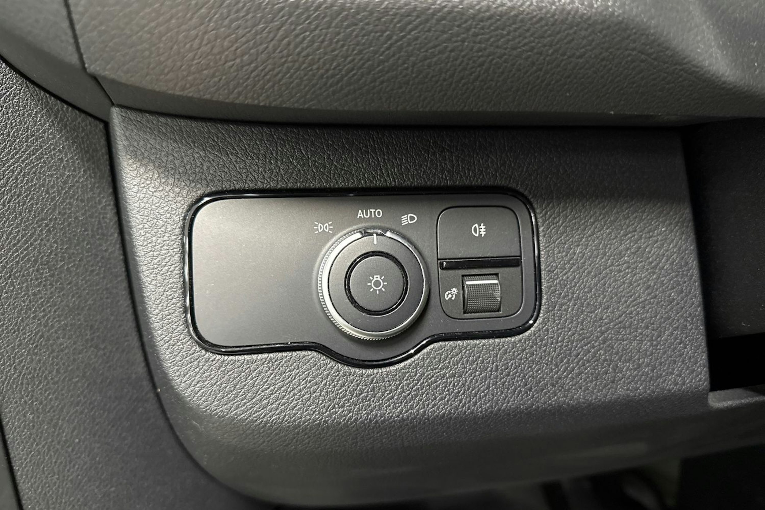 met. musta Mercedes-Benz Sprinter 2023 kuva 25.