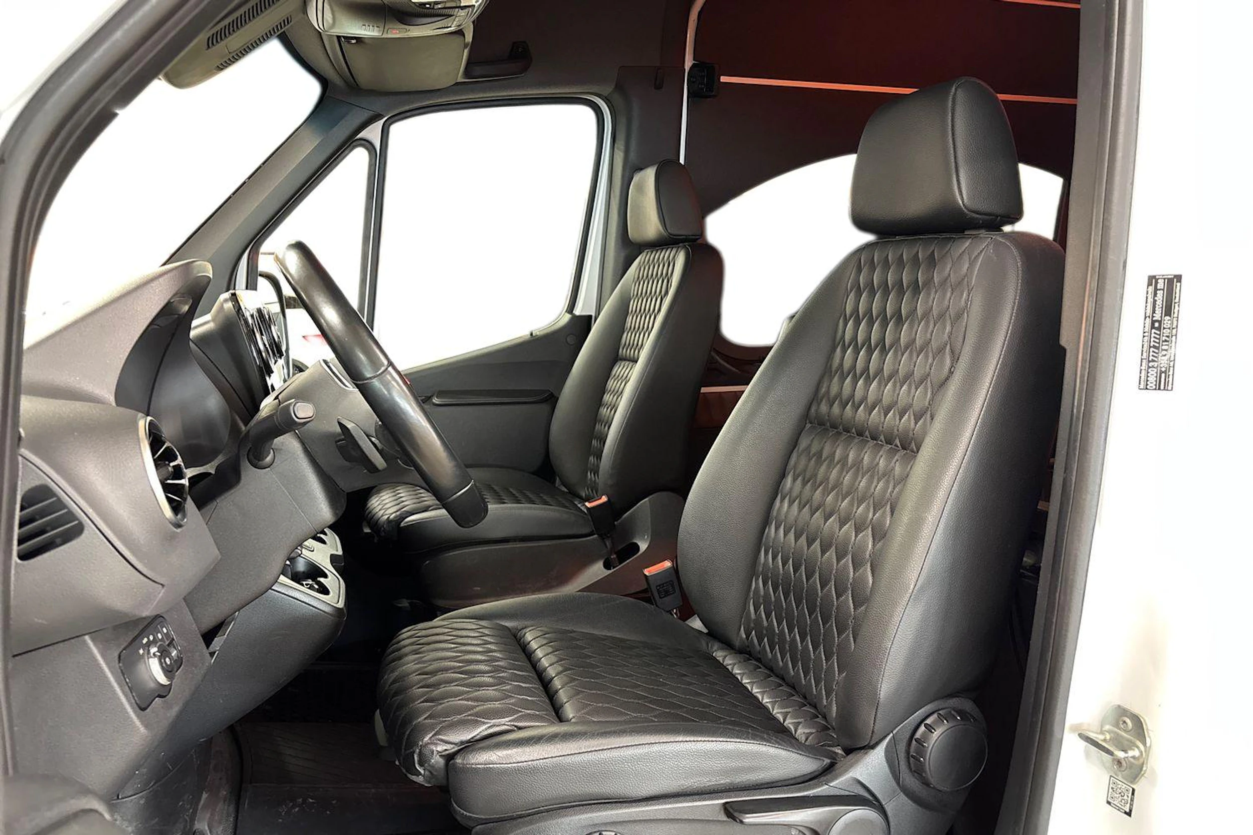 valkoinen Mercedes-Benz Sprinter 2023 kuva 8.