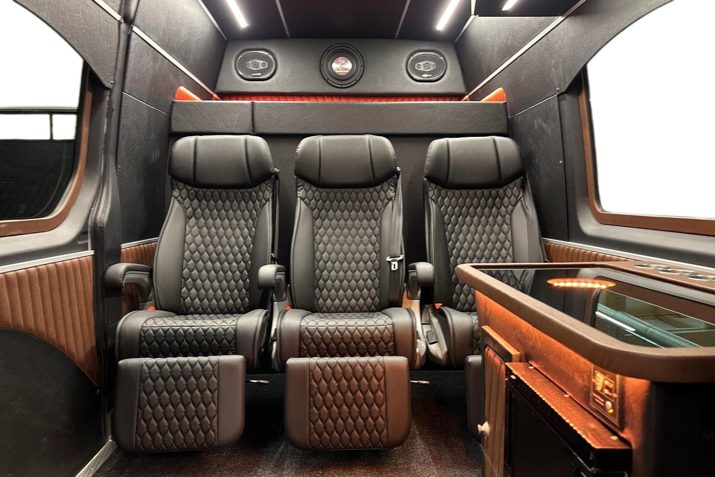 valkoinen Mercedes-Benz Sprinter 2023 kuva 11.