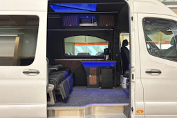 valkoinen Mercedes-Benz Sprinter 2023 kuva 15.