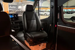 valkoinen Mercedes-Benz Sprinter 2023 kuva 19.