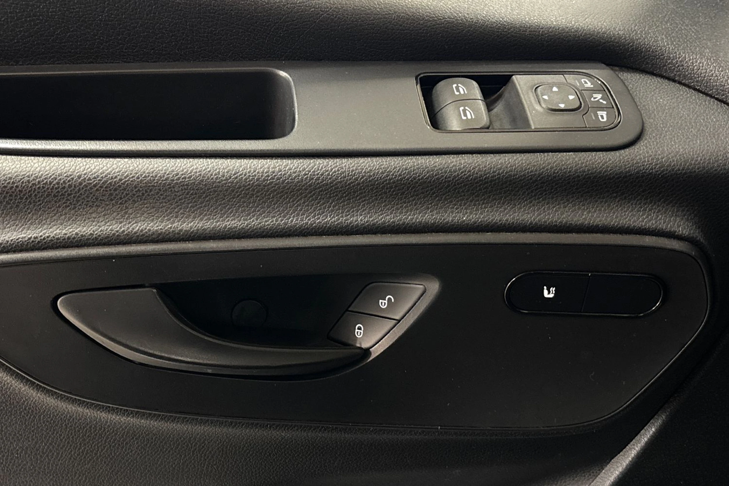 valkoinen Mercedes-Benz Sprinter 2023 kuva 20.