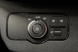 valkoinen Mercedes-Benz Sprinter 2023 kuva 23.