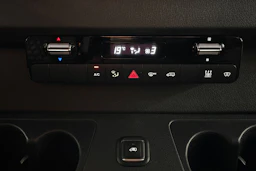 valkoinen Mercedes-Benz Sprinter 2023 kuva 30.