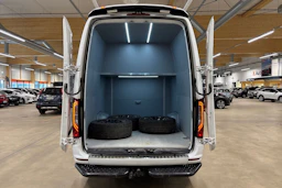 valkoinen Mercedes-Benz Sprinter 2023 kuva 32.