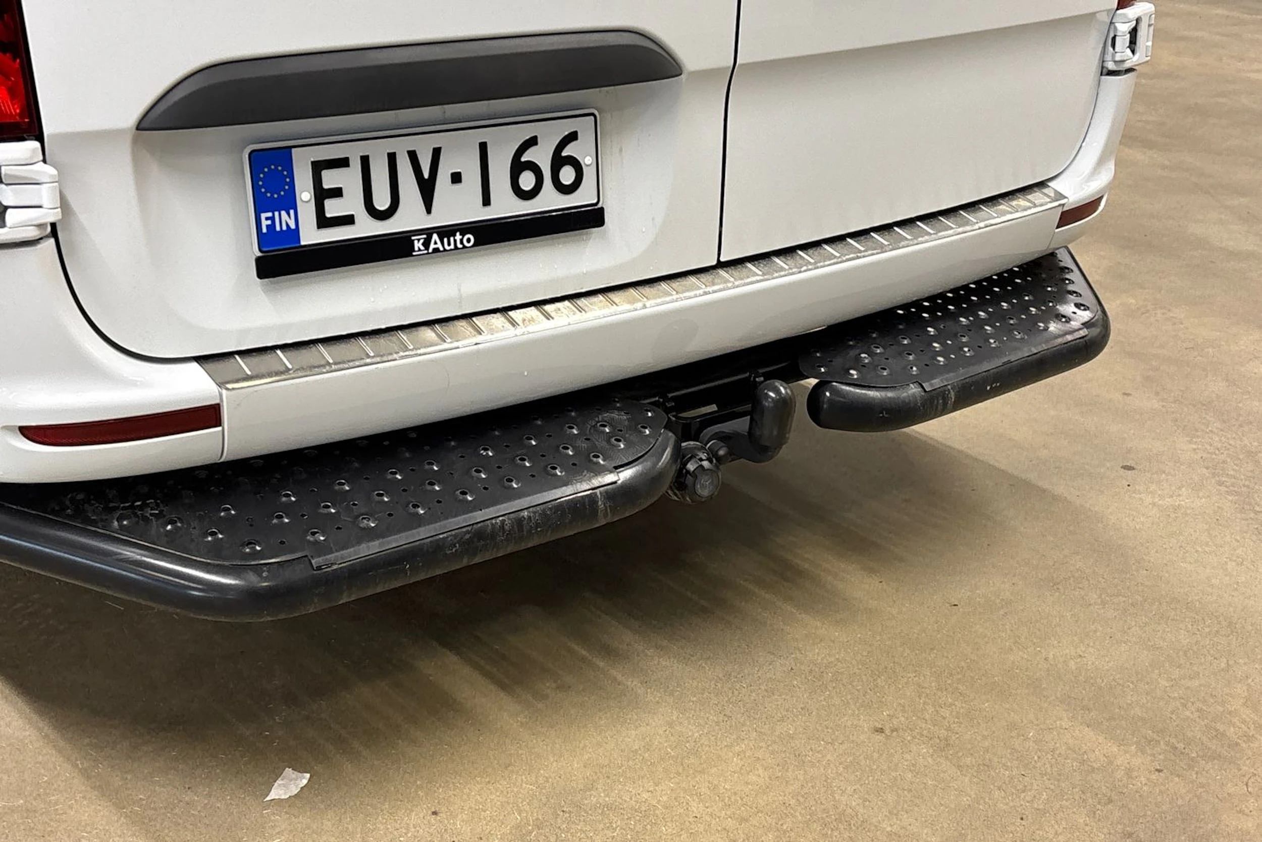 valkoinen Mercedes-Benz Sprinter 2023 kuva 33.