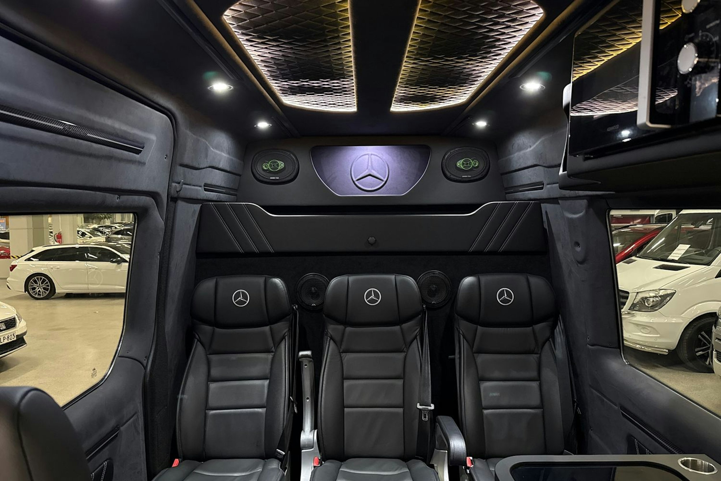 musta Mercedes-Benz Sprinter 2023 kuva 16.