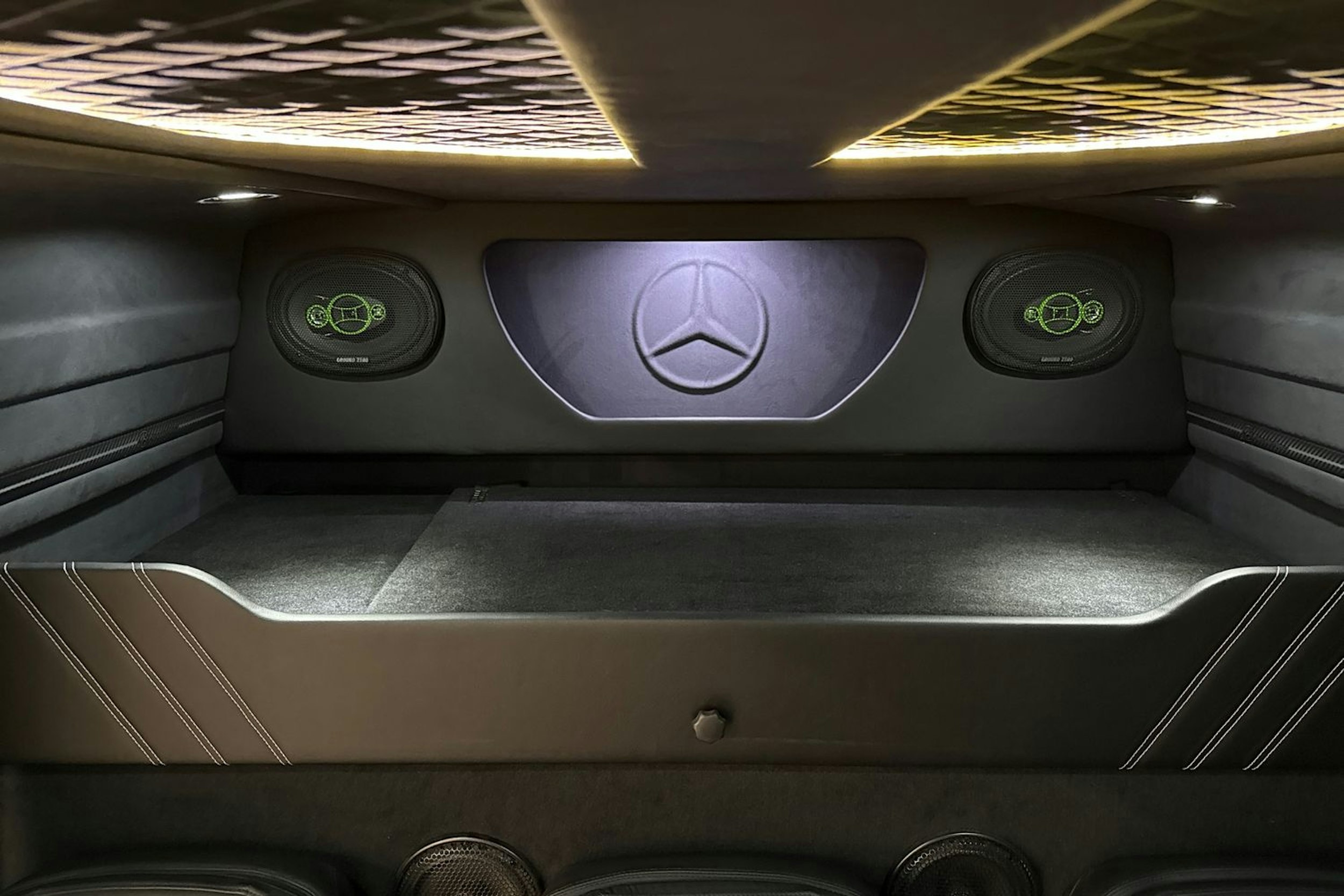 musta Mercedes-Benz Sprinter 2023 kuva 17.