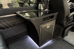 musta Mercedes-Benz Sprinter 2023 kuva 18.