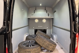 musta Mercedes-Benz Sprinter 2023 kuva 20.
