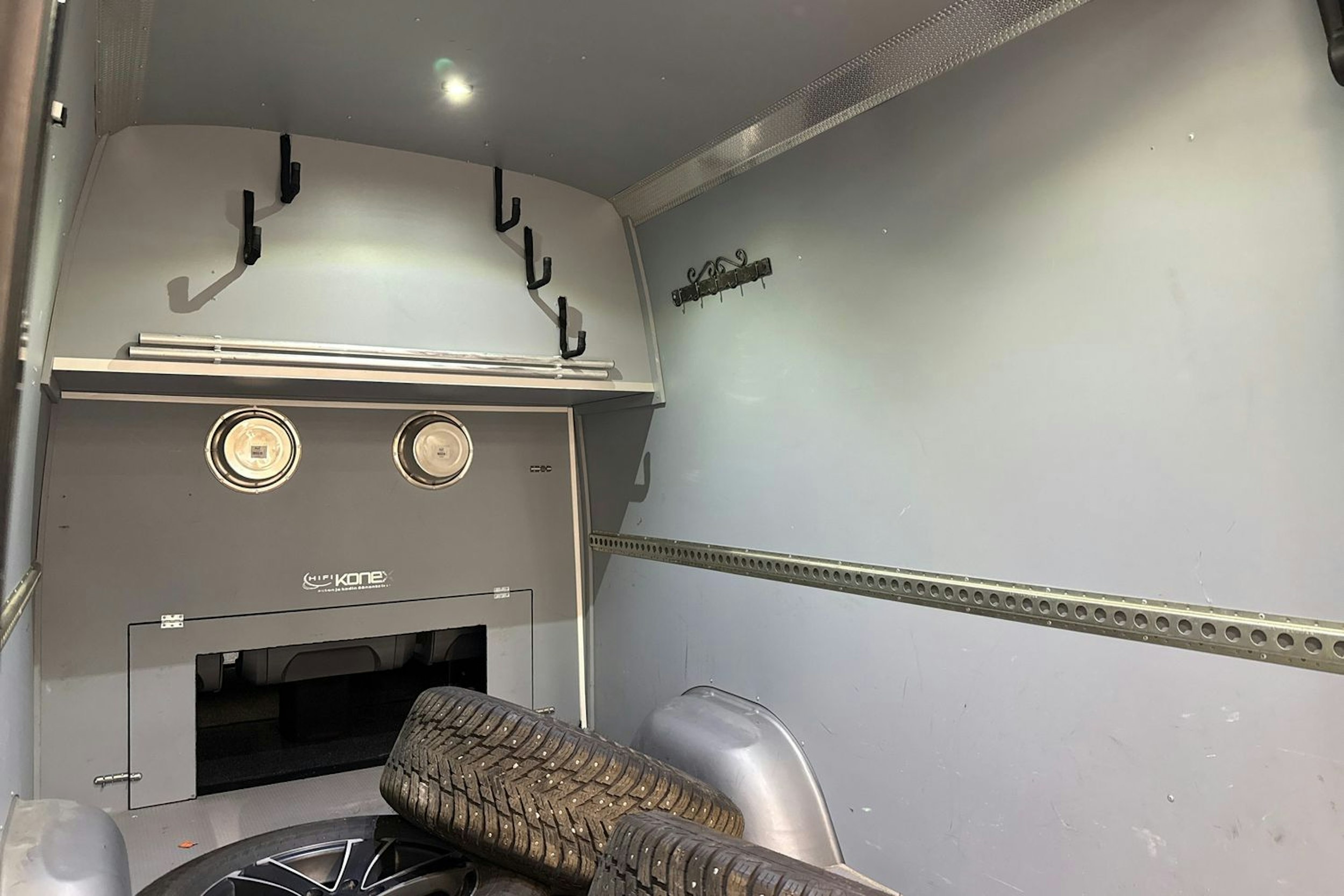 musta Mercedes-Benz Sprinter 2023 kuva 21.