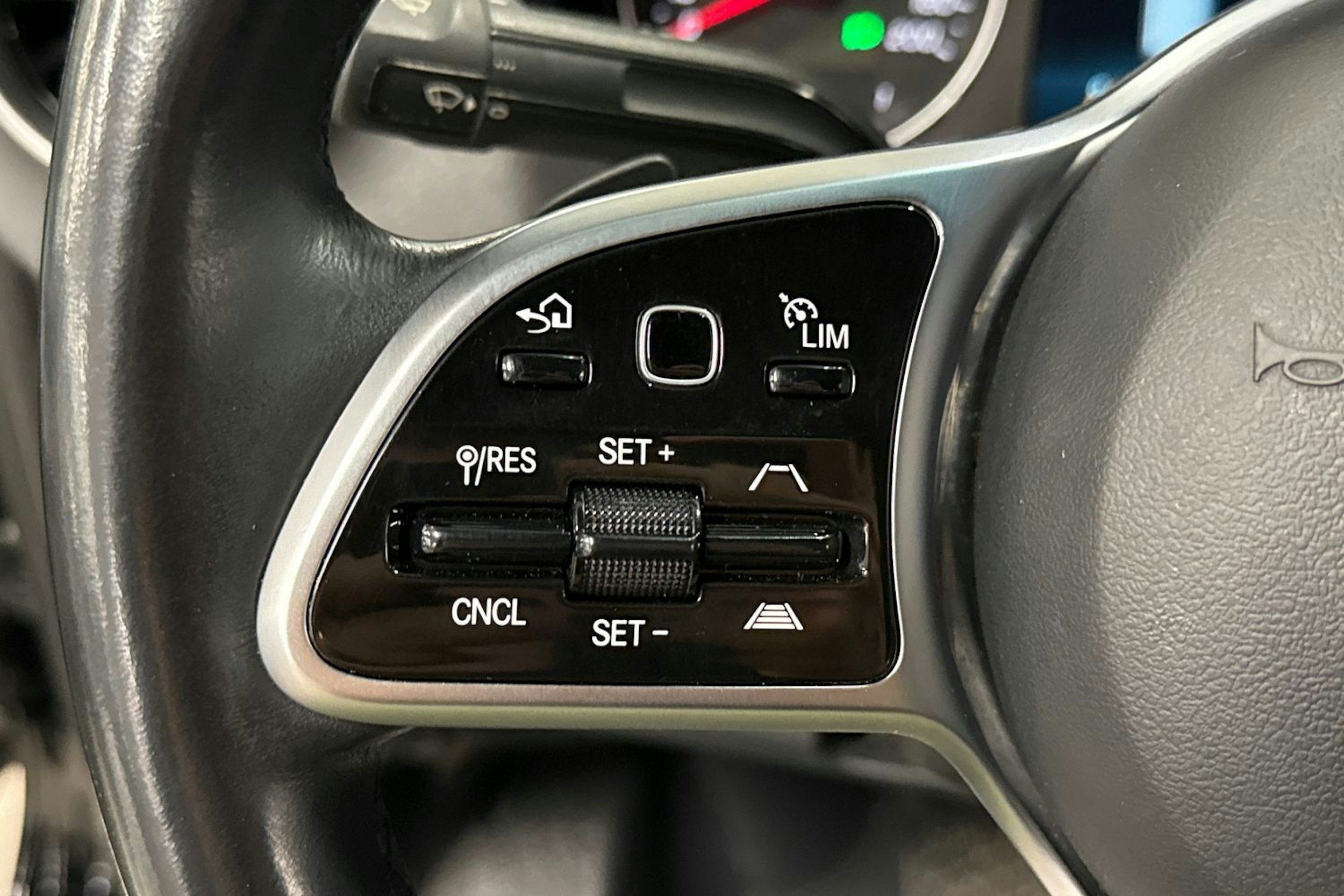 musta Mercedes-Benz Sprinter 2023 kuva 22.