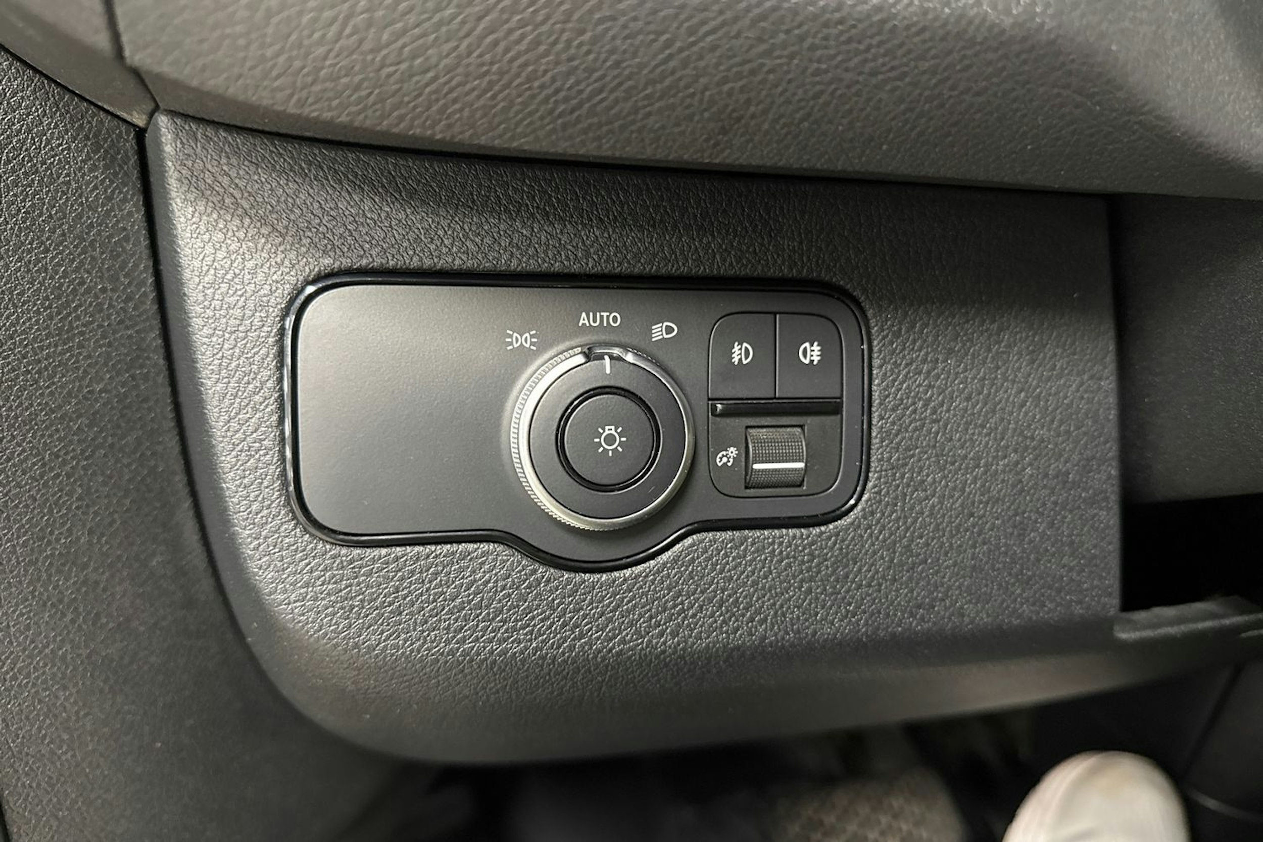 musta Mercedes-Benz Sprinter 2023 kuva 25.