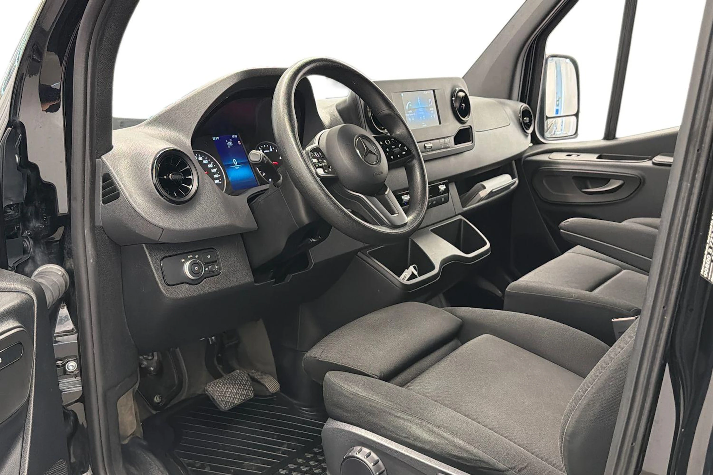 musta Mercedes-Benz Sprinter 2023 kuva 8.