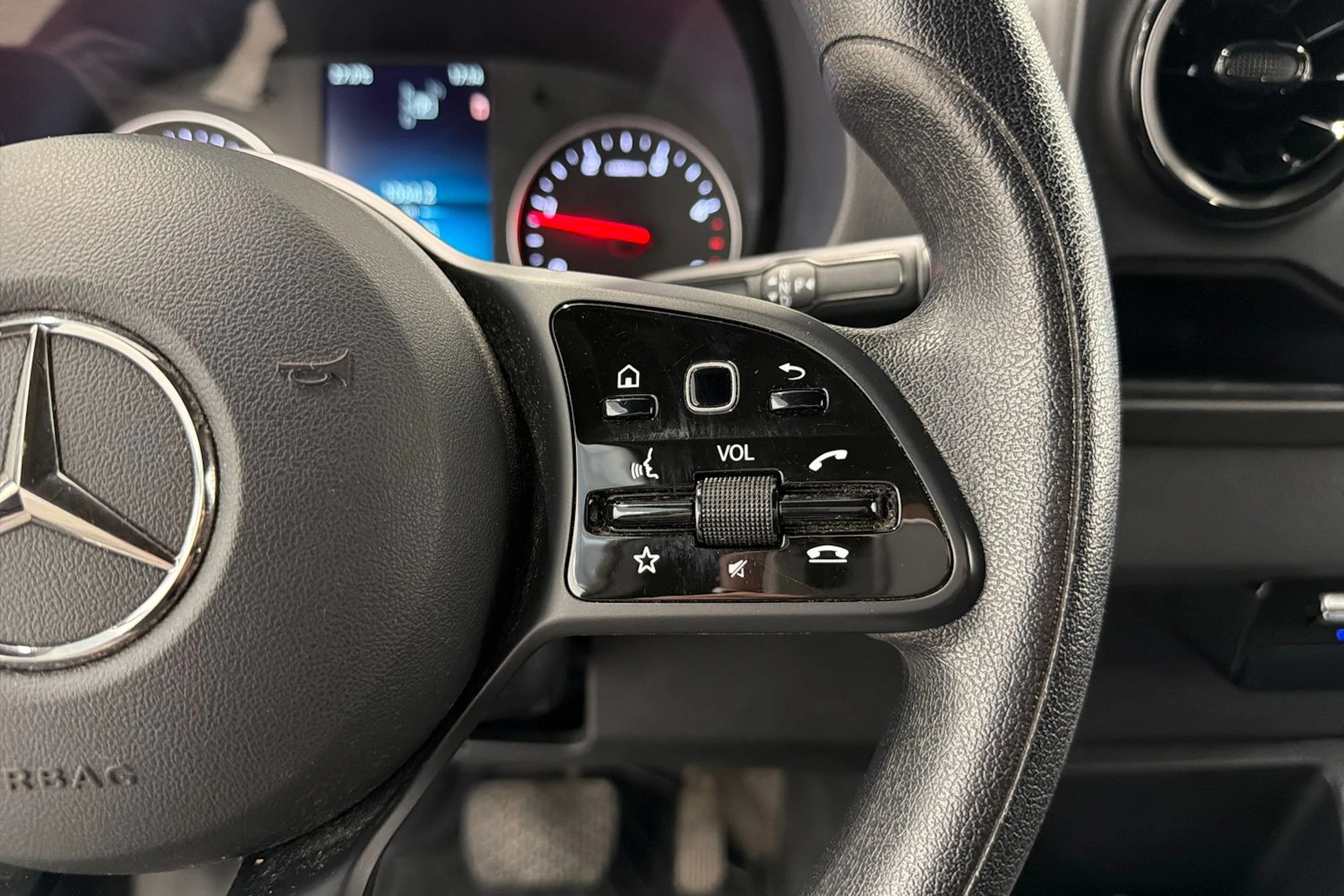 musta Mercedes-Benz Sprinter 2023 kuva 16.