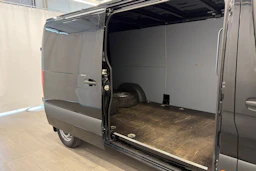 musta Mercedes-Benz Sprinter 2023 kuva 28.