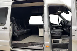 harmaa Mercedes-Benz Sprinter 2023 kuva 3.