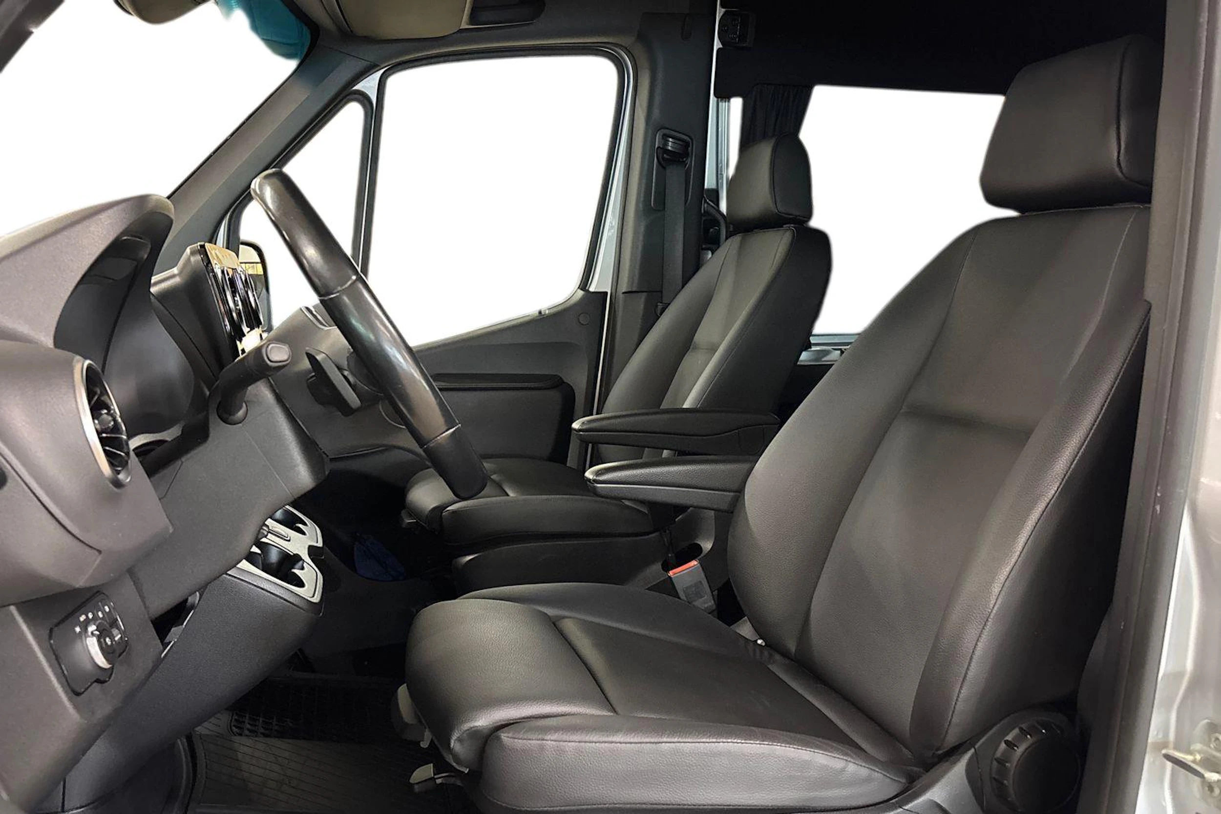 harmaa Mercedes-Benz Sprinter 2024 kuva 8.
