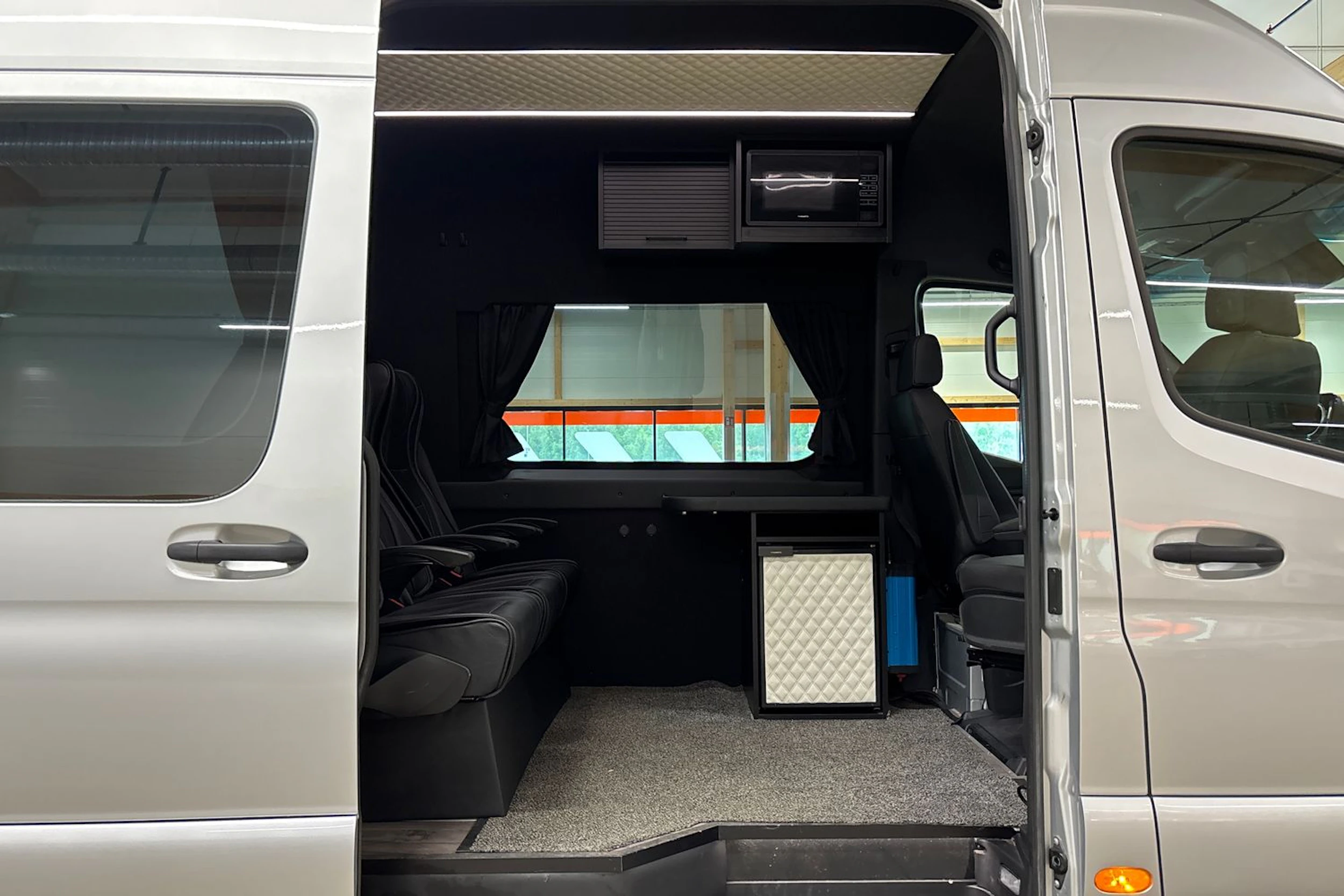 harmaa Mercedes-Benz Sprinter 2024 kuva 27.