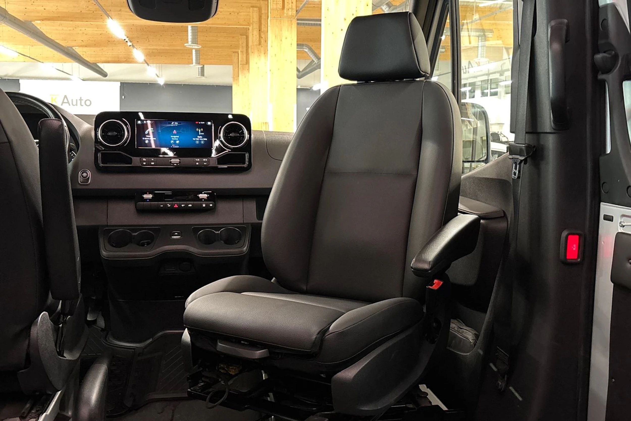 harmaa Mercedes-Benz Sprinter 2024 kuva 31.