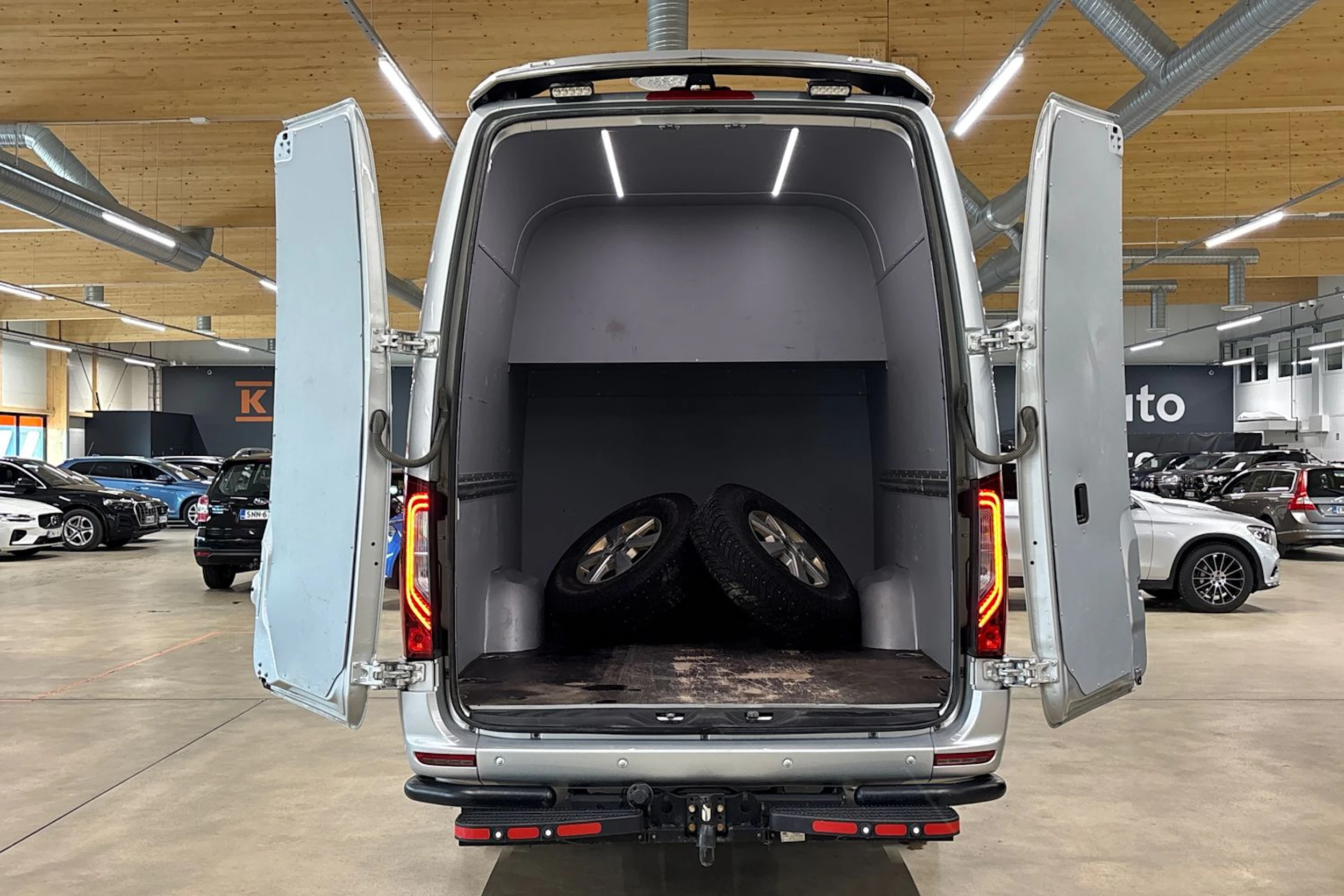 harmaa Mercedes-Benz Sprinter 2024 kuva 33.
