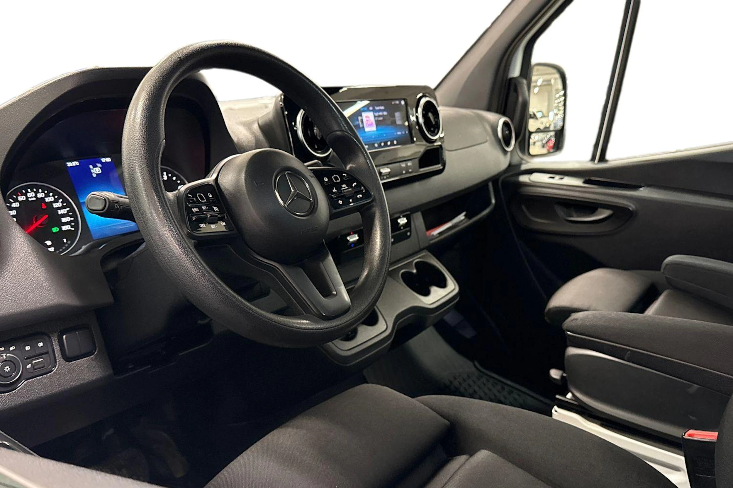 valkoinen Mercedes-Benz Sprinter 2023 kuva 8.