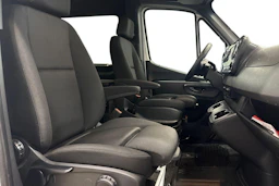 valkoinen Mercedes-Benz Sprinter 2023 kuva 11.