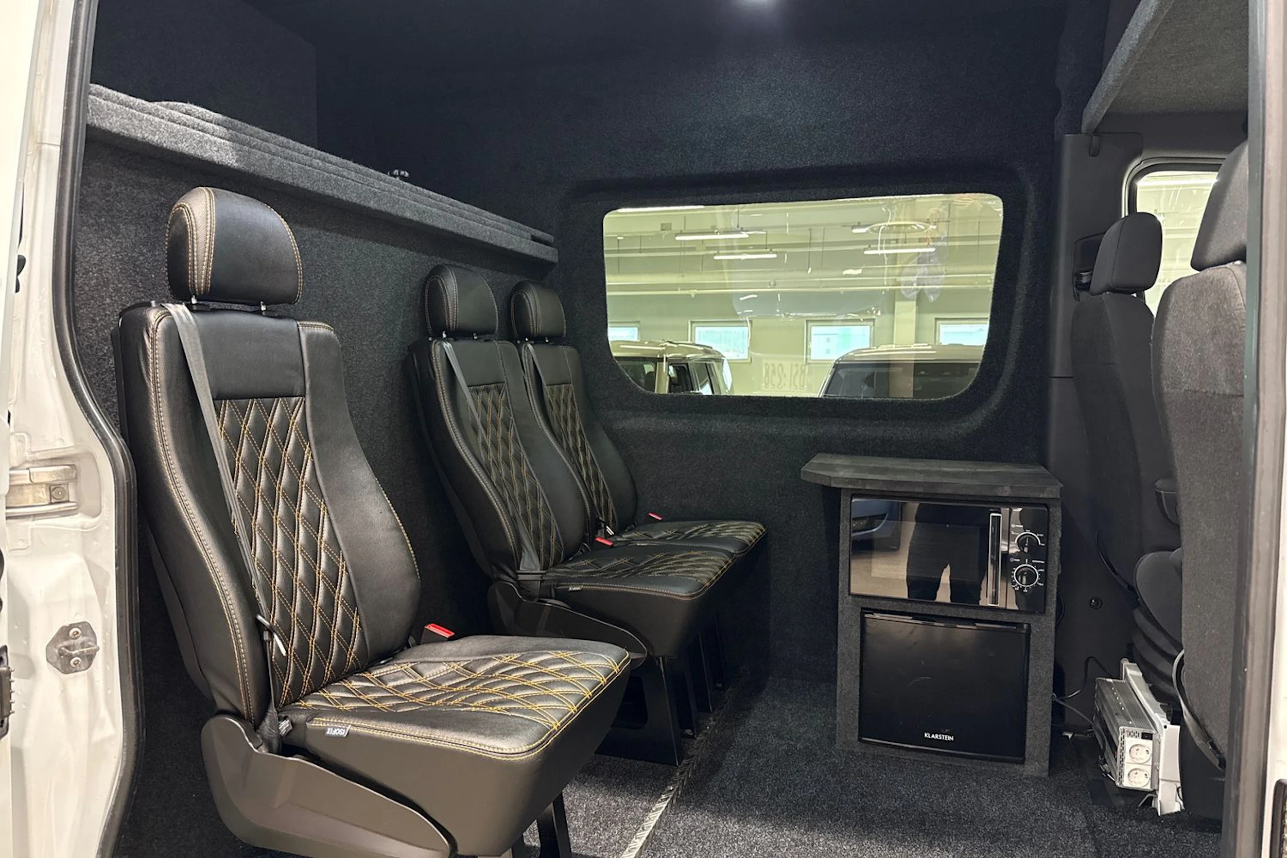 valkoinen Mercedes-Benz Sprinter 2023 kuva 13.