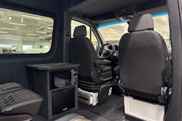 valkoinen Mercedes-Benz Sprinter 2023 kuva 15.
