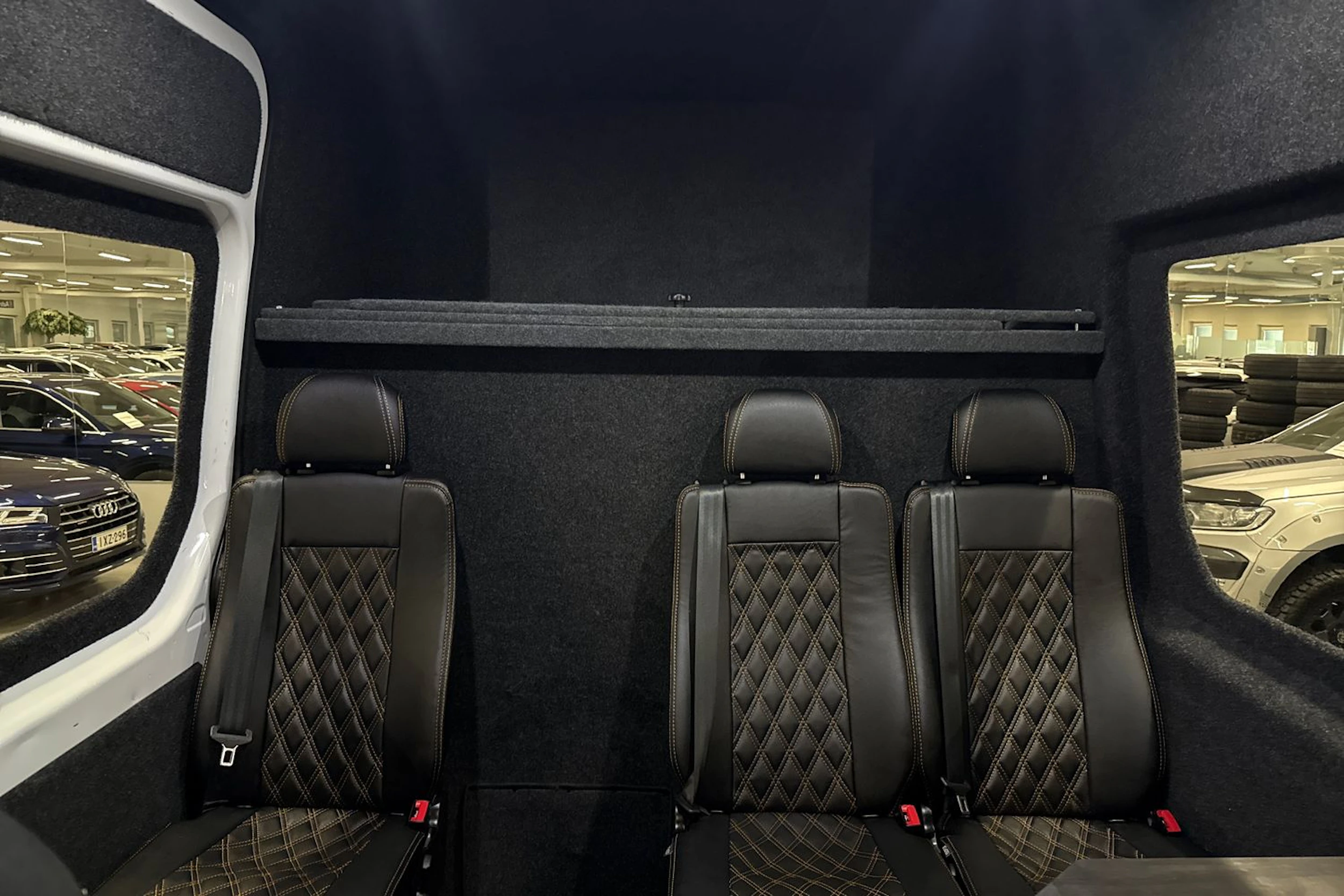 valkoinen Mercedes-Benz Sprinter 2023 kuva 16.