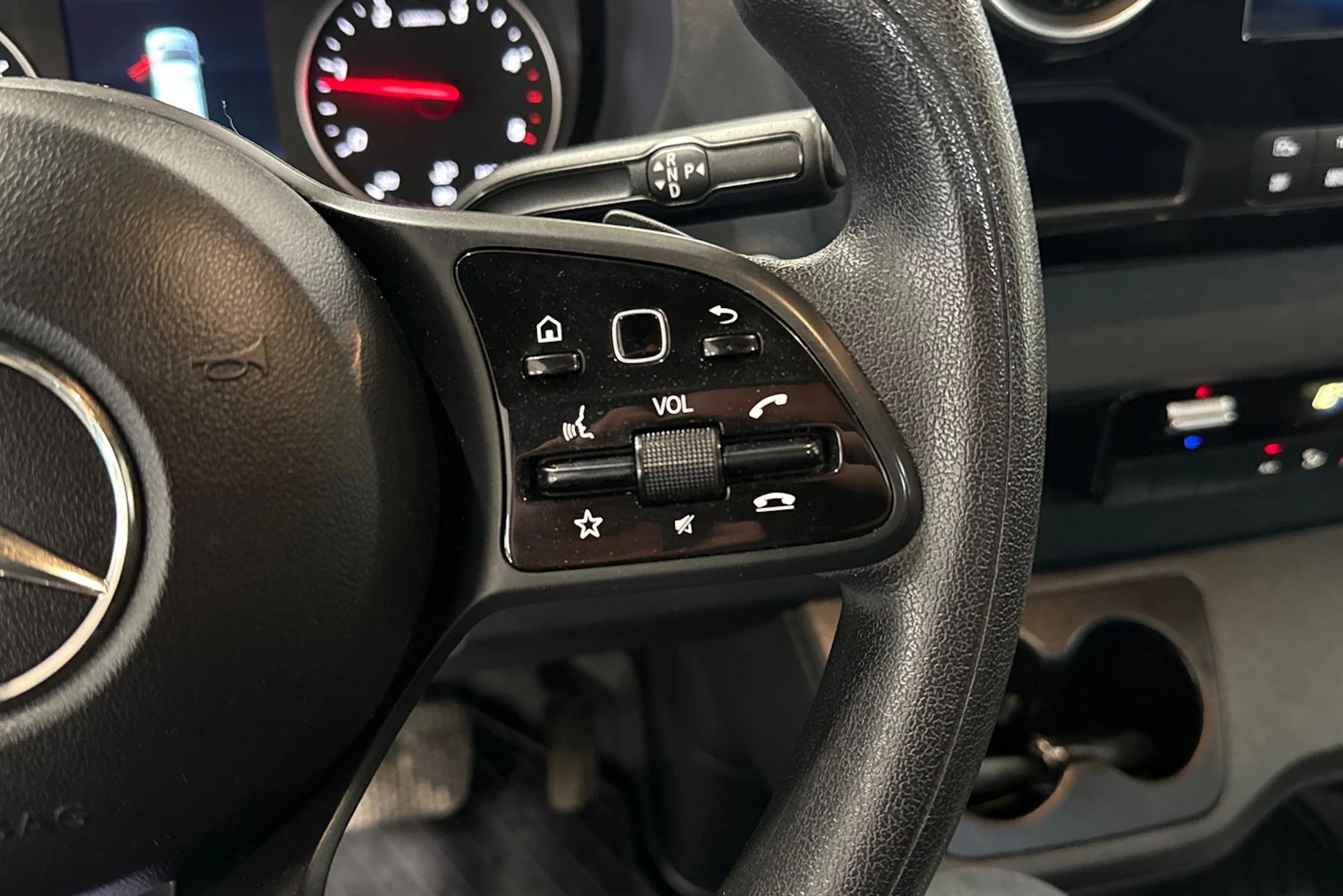 valkoinen Mercedes-Benz Sprinter 2023 kuva 19.