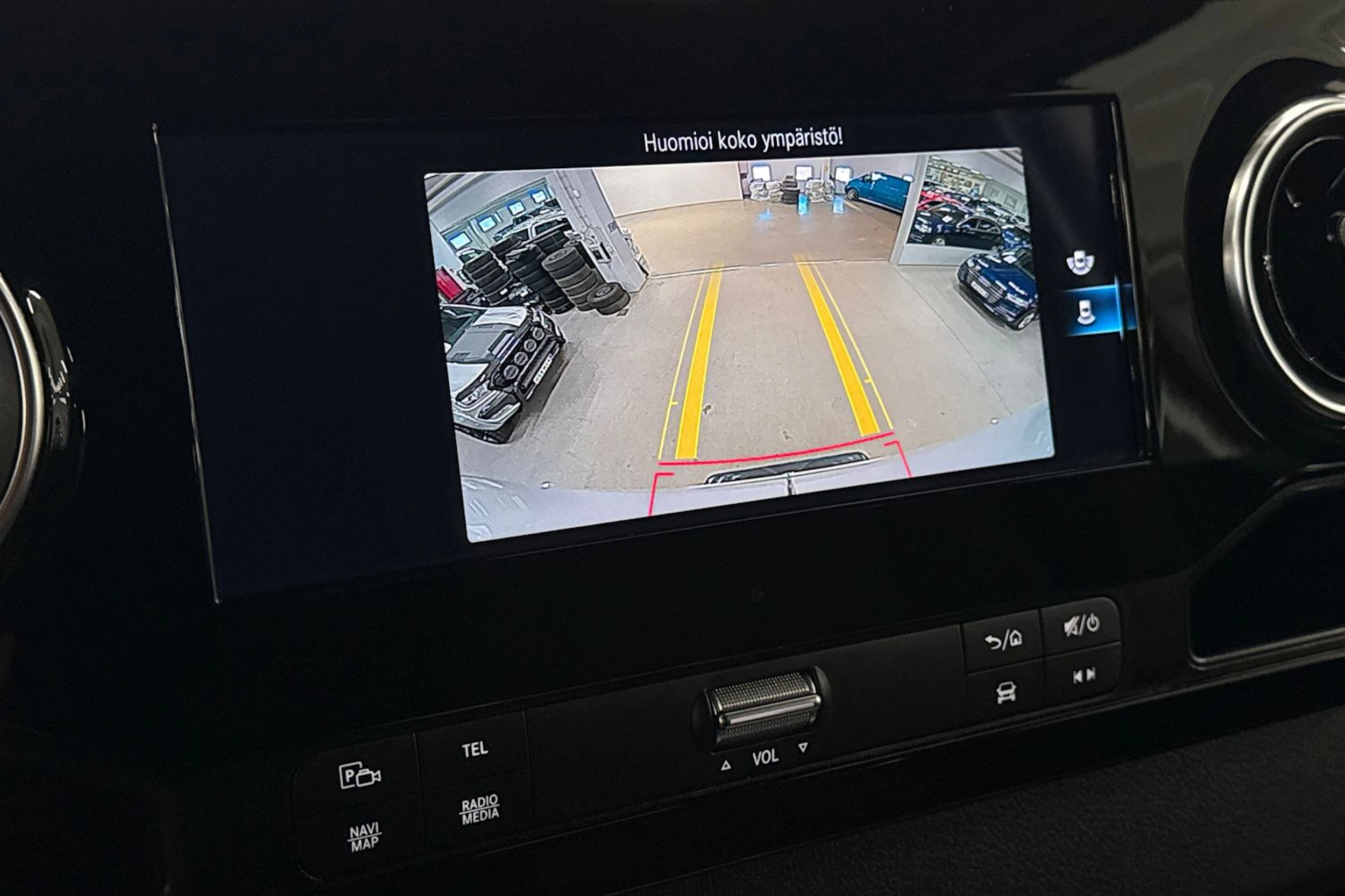 valkoinen Mercedes-Benz Sprinter 2023 kuva 24.