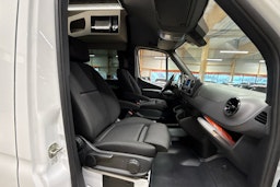 valkoinen Mercedes-Benz Sprinter 2023 kuva 8.