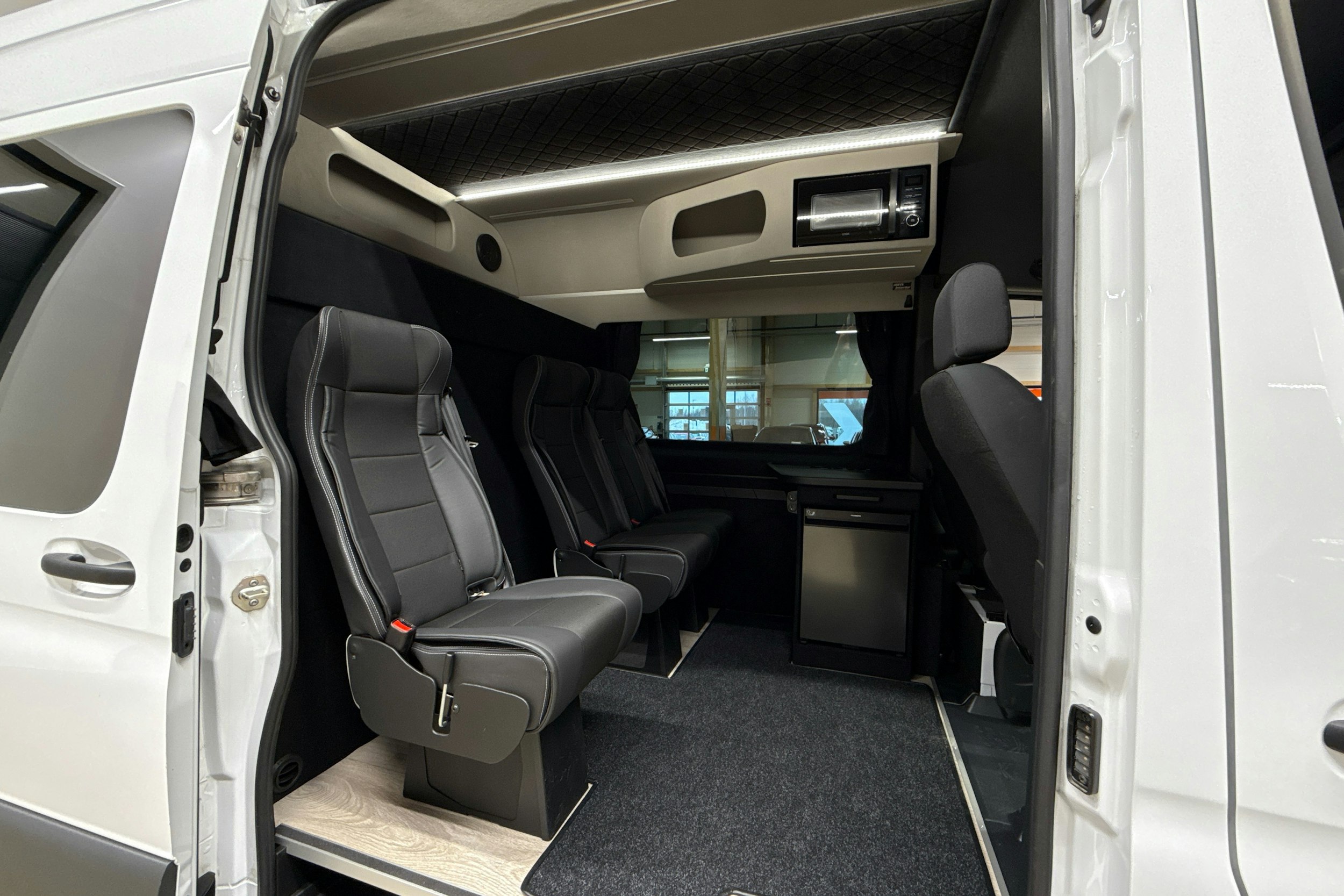 valkoinen Mercedes-Benz Sprinter 2023 kuva 10.