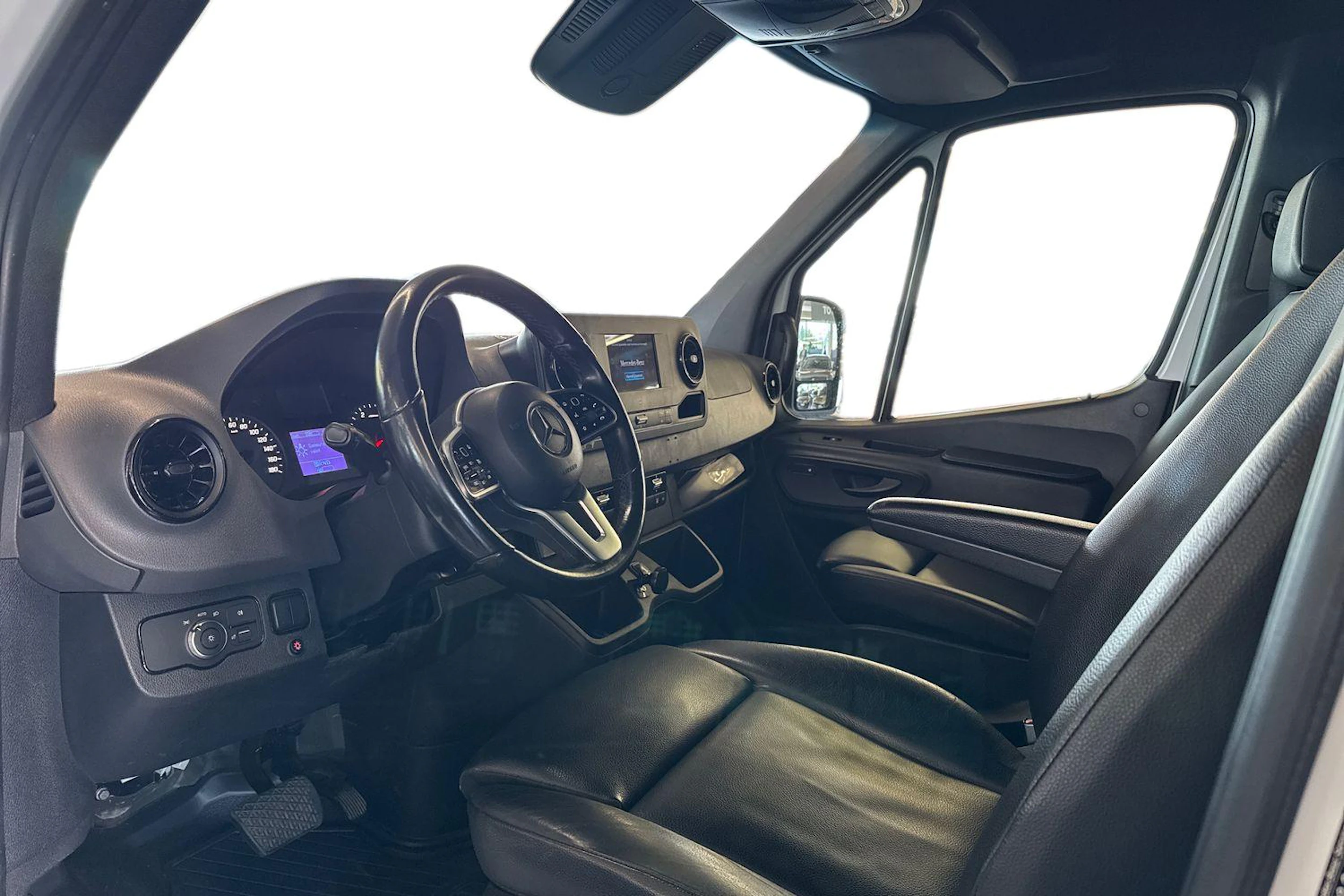 valkoinen Mercedes-Benz Sprinter 2023 kuva 3.