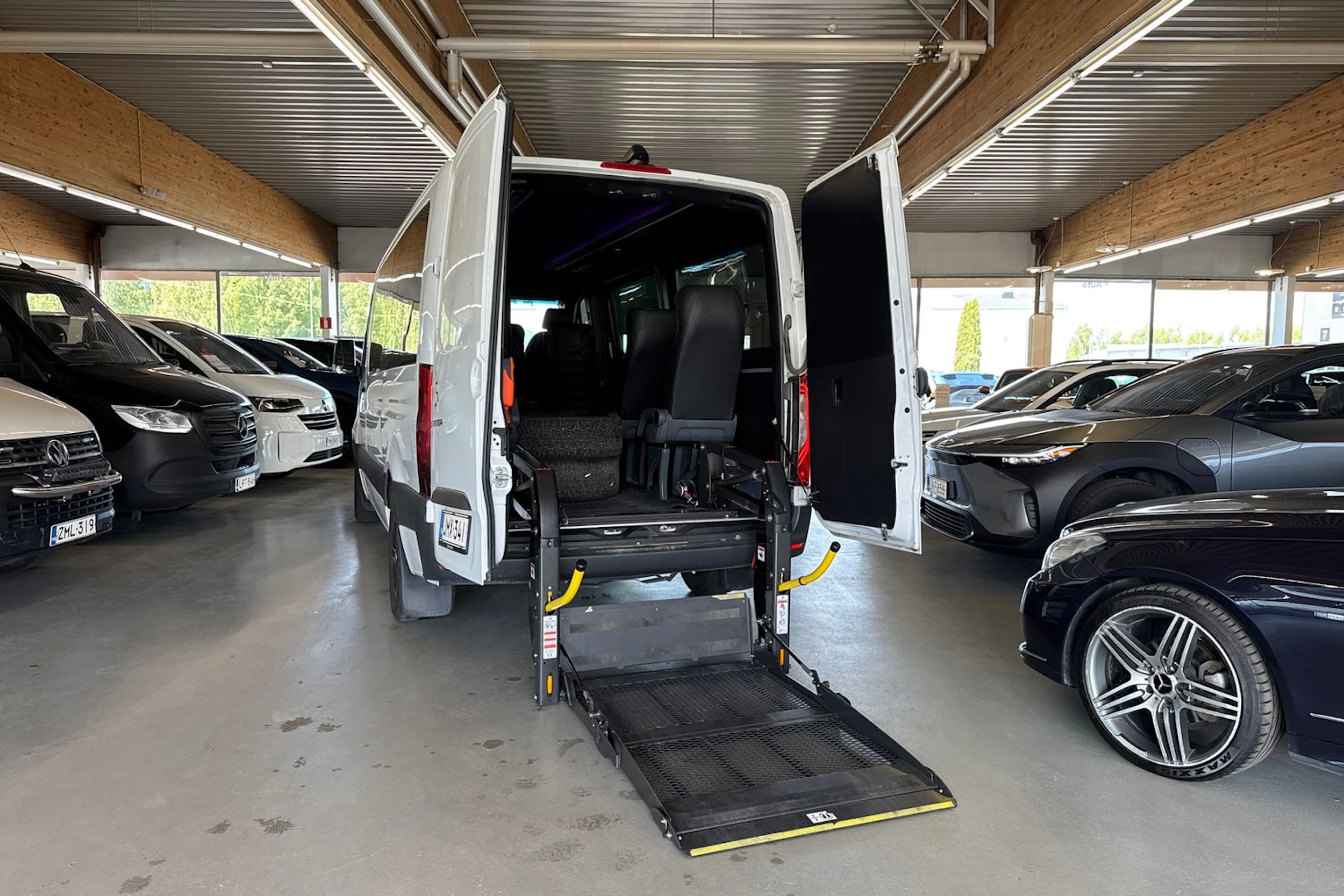 valkoinen Mercedes-Benz Sprinter 2023 kuva 4.