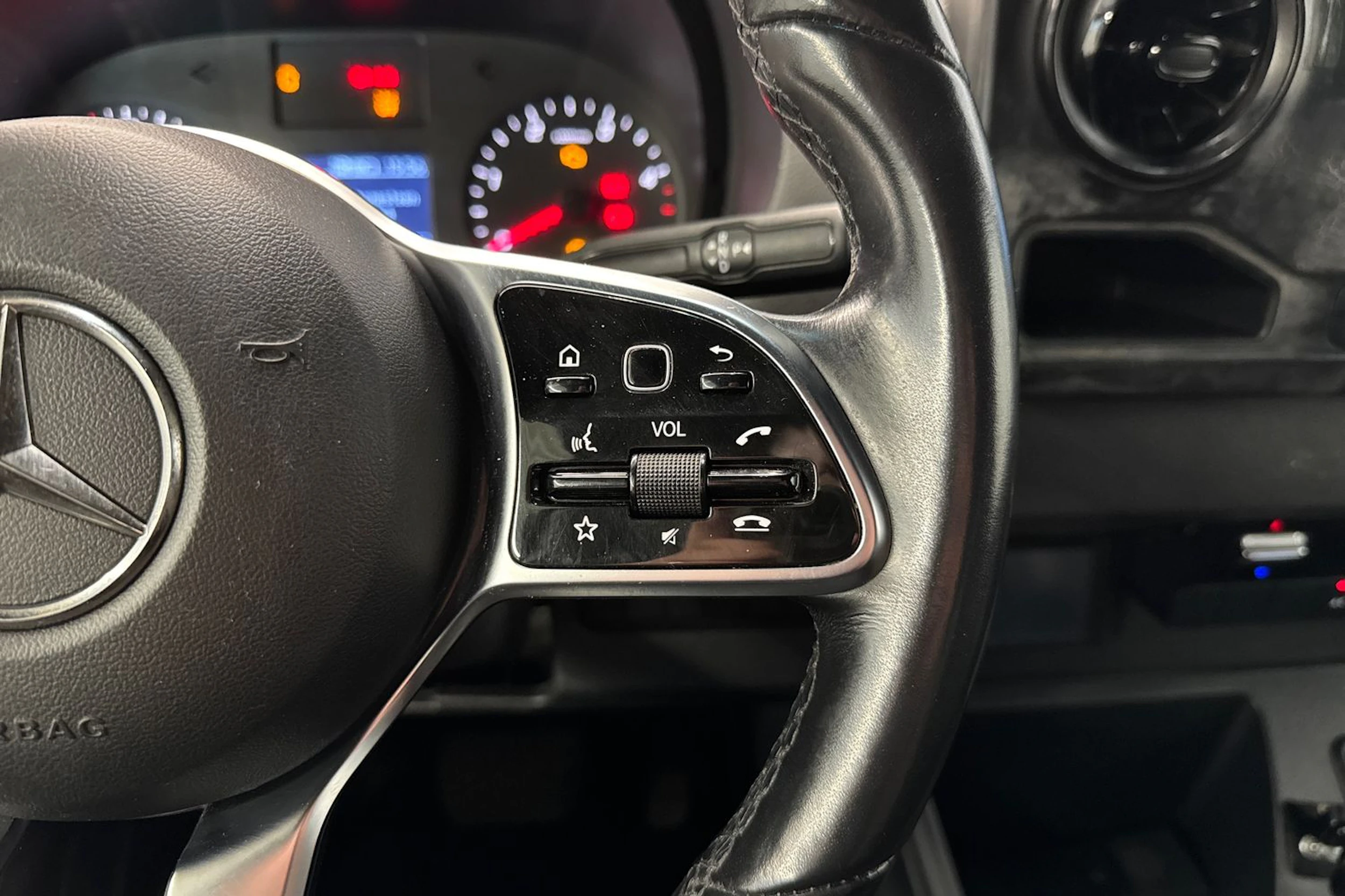 valkoinen Mercedes-Benz Sprinter 2023 kuva 16.